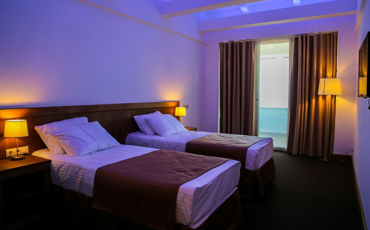 Dem Hotel 苏呼米 外观 照片